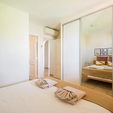Banana House In Location By Tenpropertiesgc Holiday home
